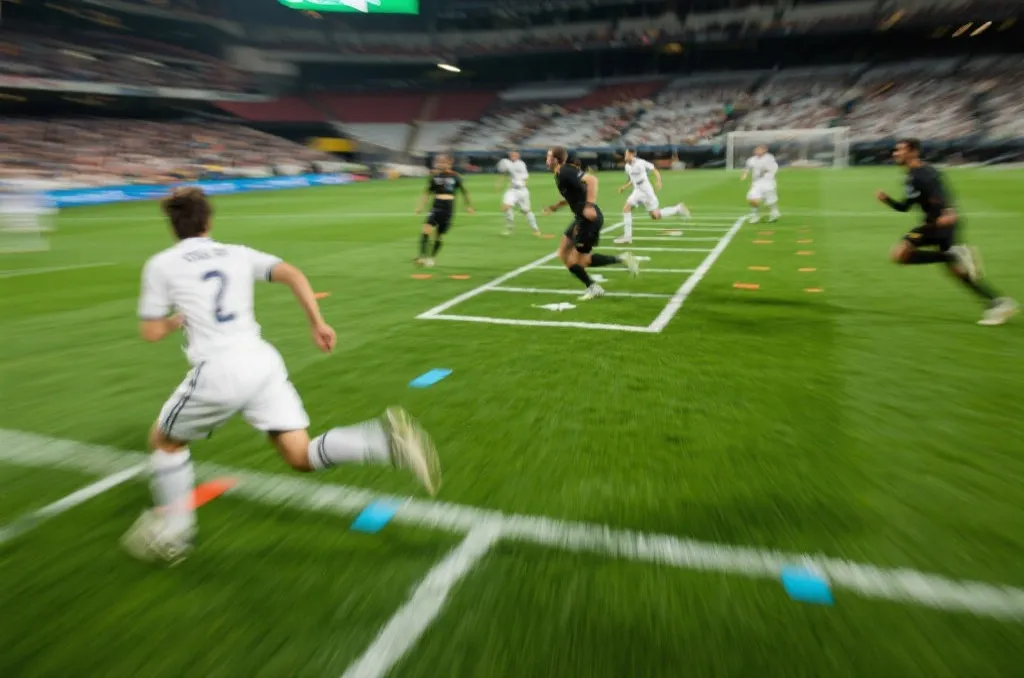 球员跑位与战术执行示意